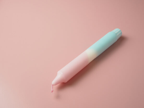 non cliche-dip-dye-kerze-luna-rosa-hellblau-handmade-hamburg.jpg